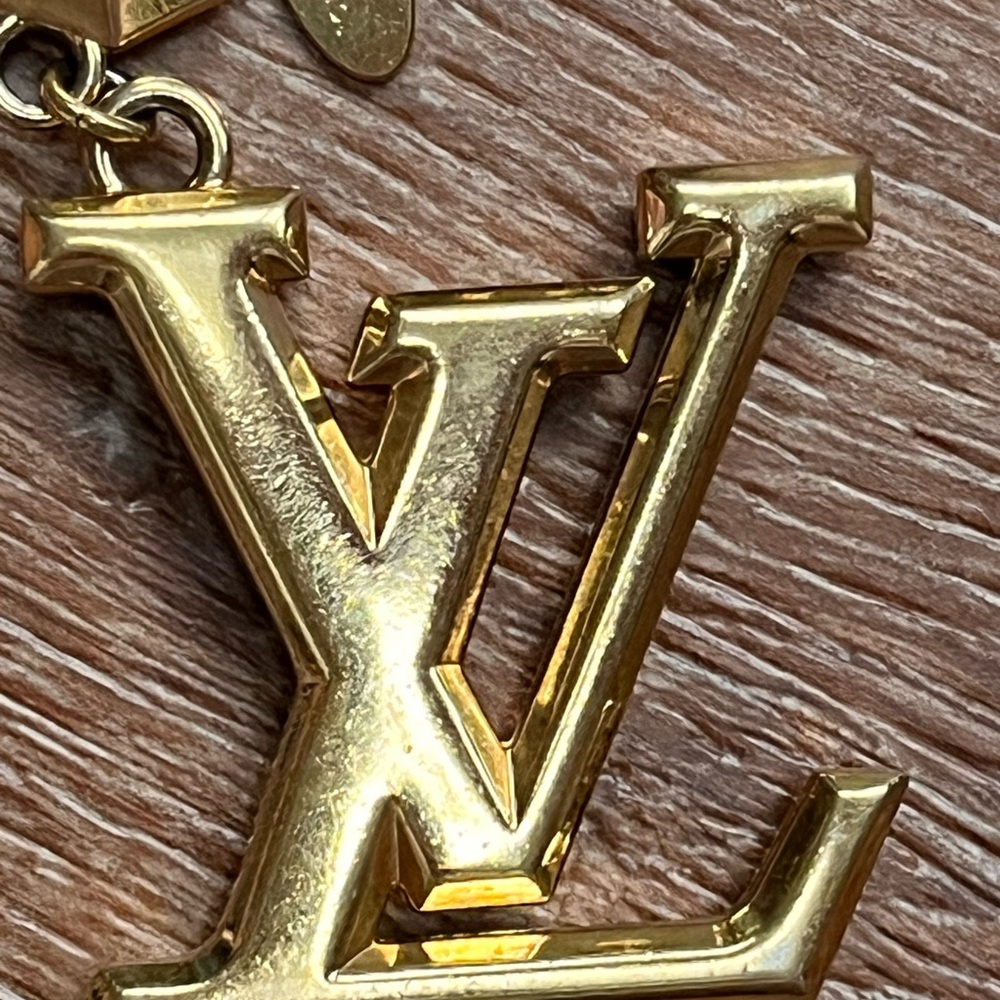 AUTH Louis Vuitton Alma BB Vernis Keychain Included! - Picture 14 of 16